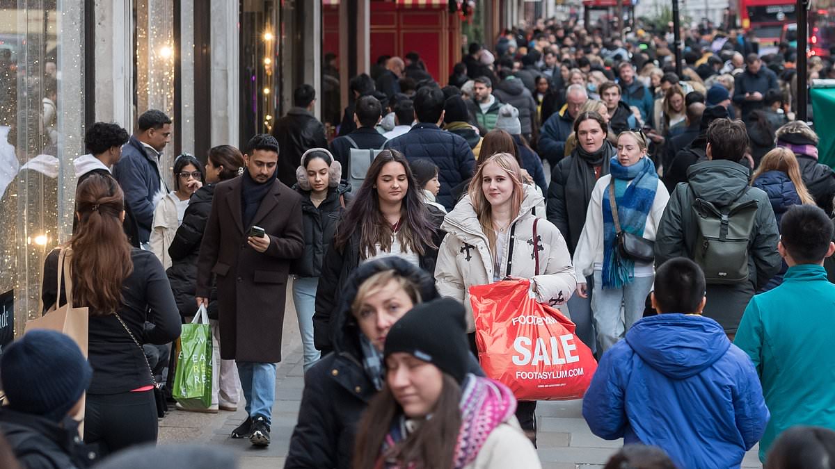 alert-–-massive-high-street-fashion-chain-puts-dozens-of-stores-and-thousands-of-jobs-at-risk-as-bosses-draw-up-company-rescue-plan