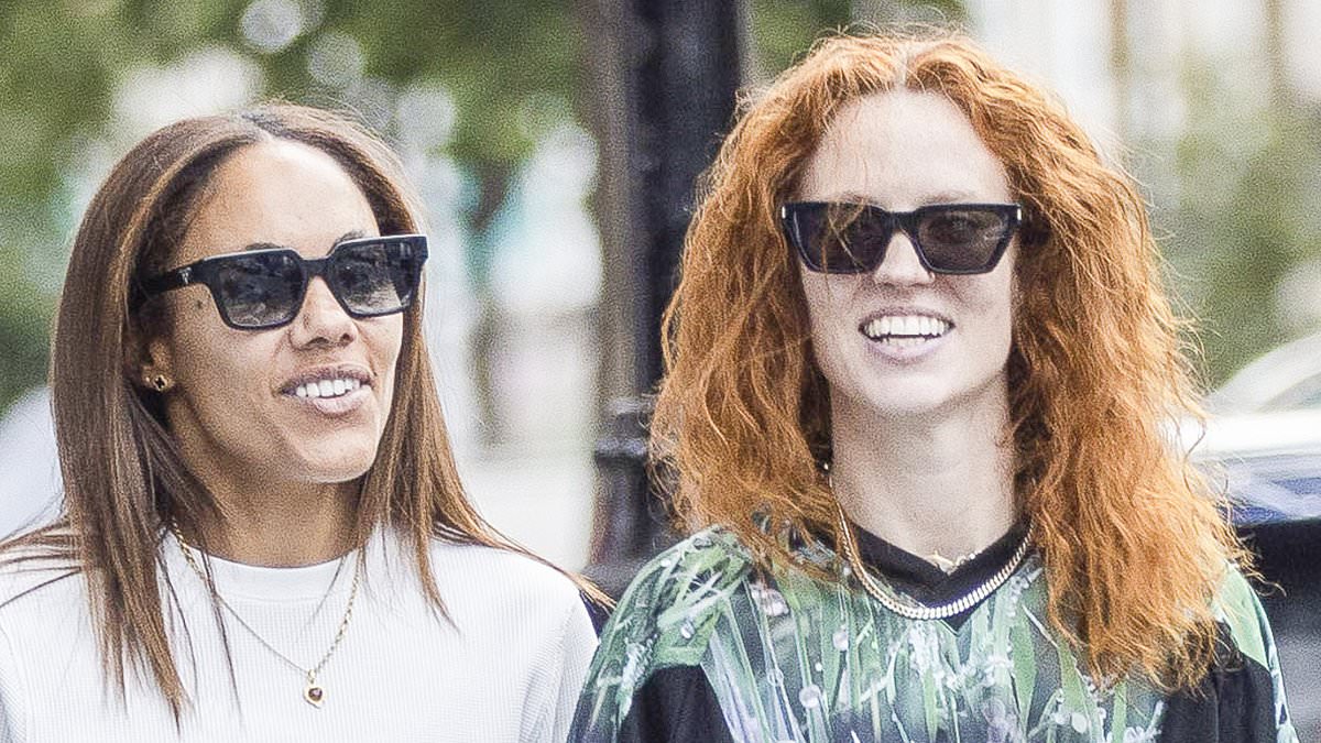 alert-–-jess-glynne-and-alex-scott-look-more-loved-up-than-ever-as-they-step-out-hand-in-hand-for-a-stroll-around-london