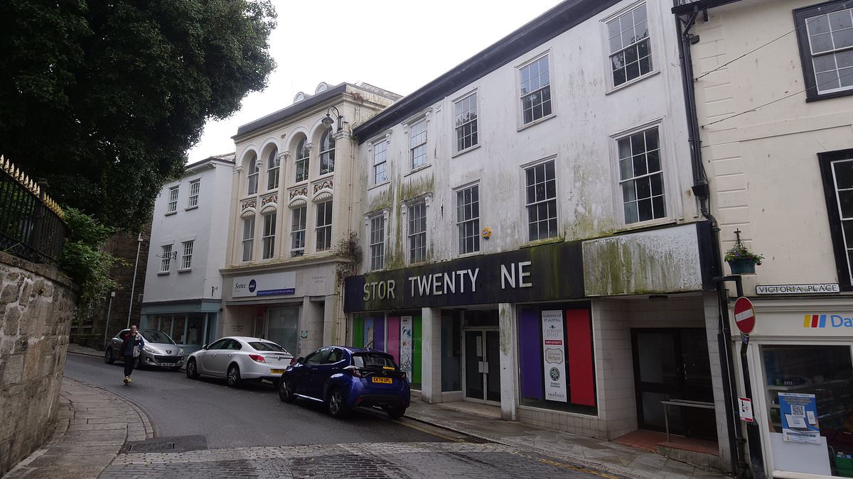 alert-–-inside-the-high-street-so-bad-locals-call-it-‘st-awful’:-how-cornwall’s-biggest-town-has-a-problem-with-drugs,-homelessness-and-empty-shops