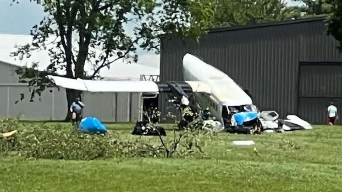 alert-–-horror-as-skydiving-plane-crashes-to-the-ground-in-tennessee