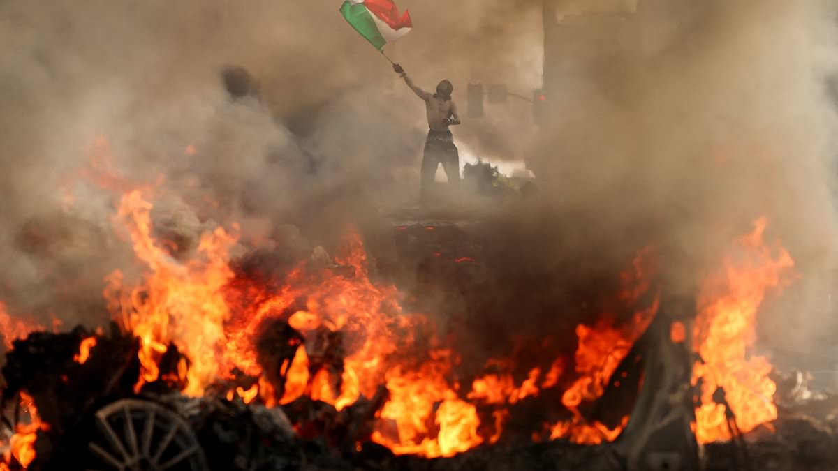 alert-–-los-angeles-erupts-in-anarchy-as-protesters-storm-major-highway-and-clash-with-law-enforcement
