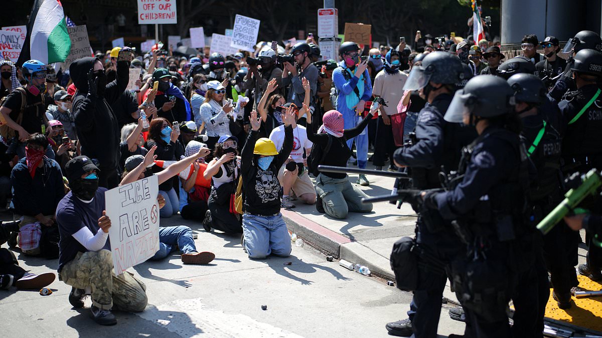 alert-–-la-protests-live-updates:-lapd-authorizes-use-of-‘less-lethal-munitions’-as-highway-101-is-blocked