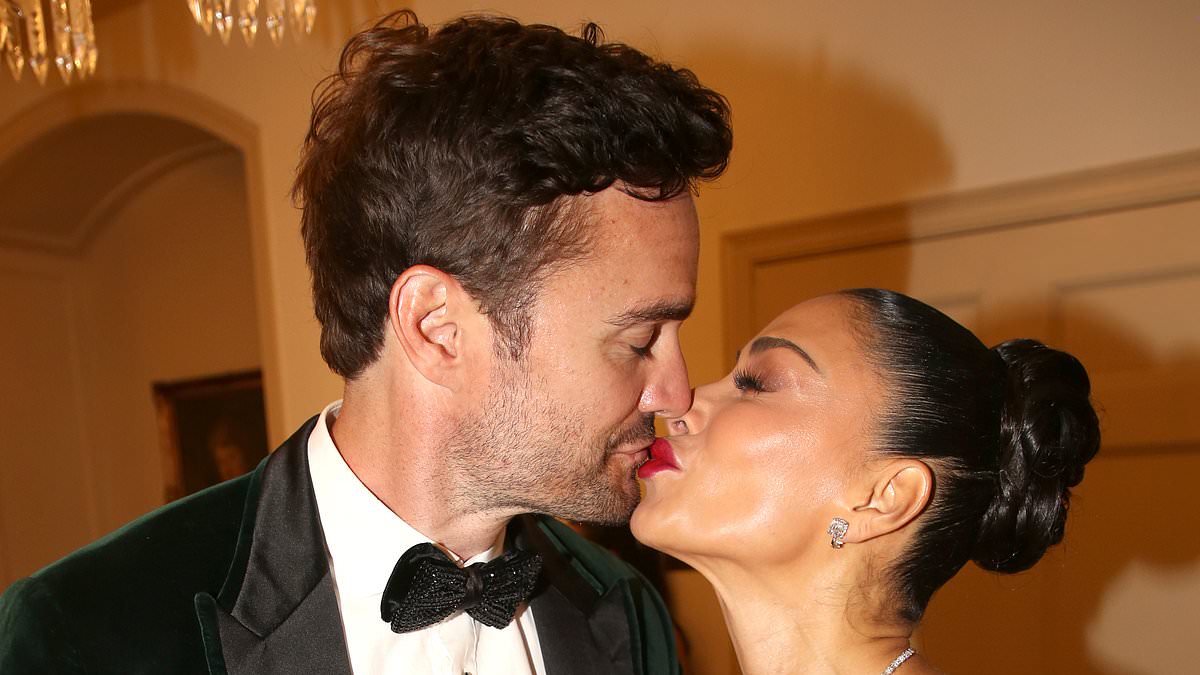 alert-–-nicole-scherzinger-shares-a-passionate-kiss-with-her-supportive-fiance-thom-evans-after-tearfully-winning-her-first-tony-award