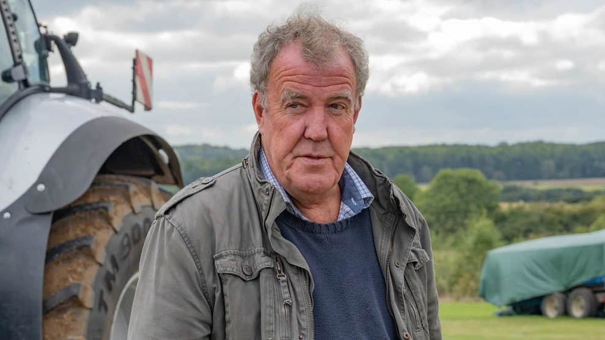 alert-–-jeremy-clarkson-lets-rip-at-pilot-who-buzzed-his-diddly-squat-farm-four-times-while-practicing-aerobatics-in-foul-mouthed-outburst