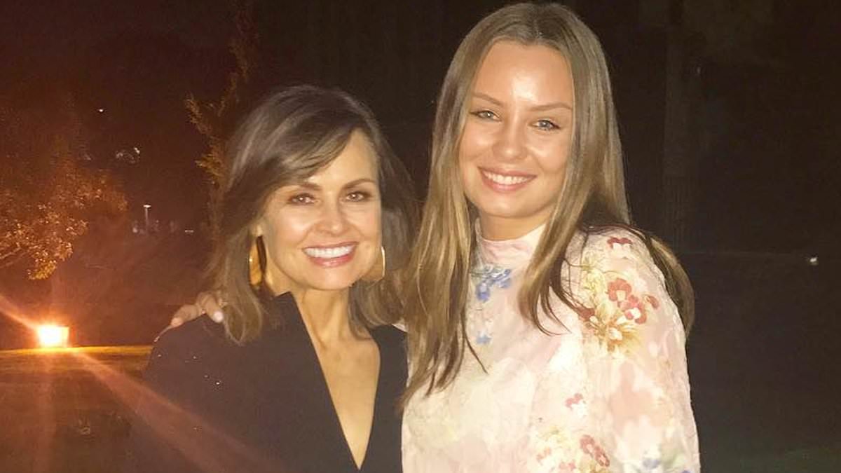 alert-–-‘nepo-baby’-billi-fitzsimons-follows-in-her-mother-lisa-wilkinson’s-footsteps-and-lands-a-spot-on-breakfast-tv