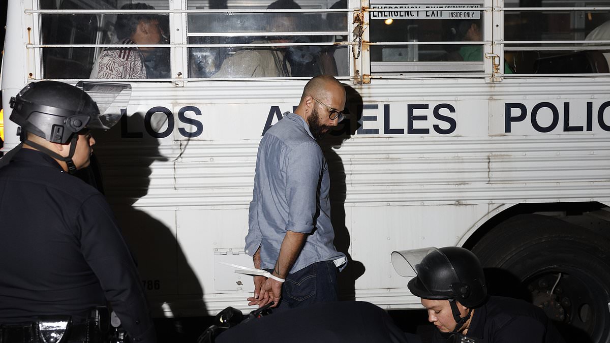 alert-–-la-fights-back-with-immigration-protesters-zip-tied-and-loaded-onto-buses-en-masse-as-marines-head-in