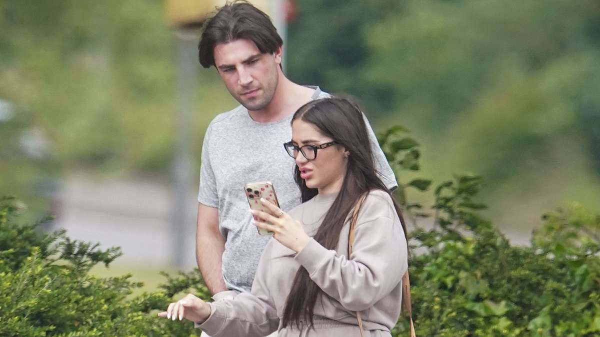 alert-–-jack-fincham-and-chloe-brockett-rekindle-romance-for-the-sixth-time-after-recent-split-as-they-head-to-the-shops-before-suffering-unfortunate-puncture