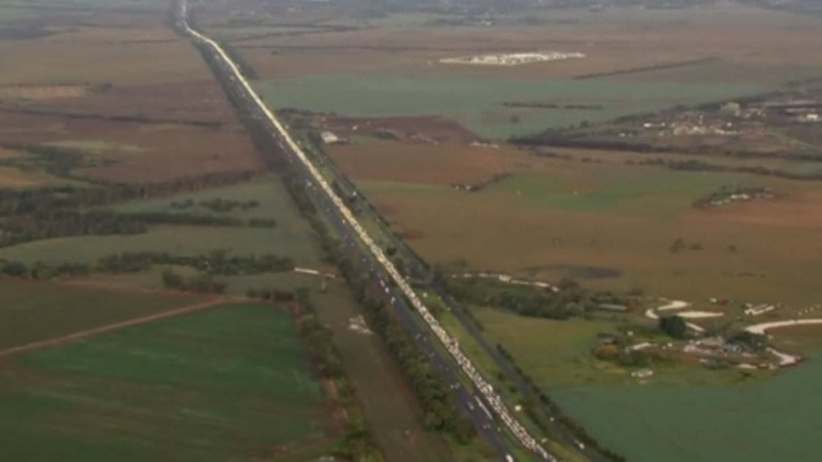 alert-–-princes-freeway-melbourne-closed-causing-huge-traffic-delays-after-crash