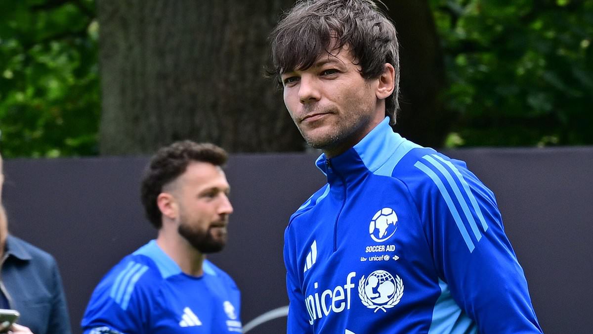 alert-–-louis-tomlinson-and-sam-thompson-try-to-avoid-eye-contact-on-the-soccer-aid-training-pitch-after-singer-started-dating-tv-star’s-ex-zara-mcdermott