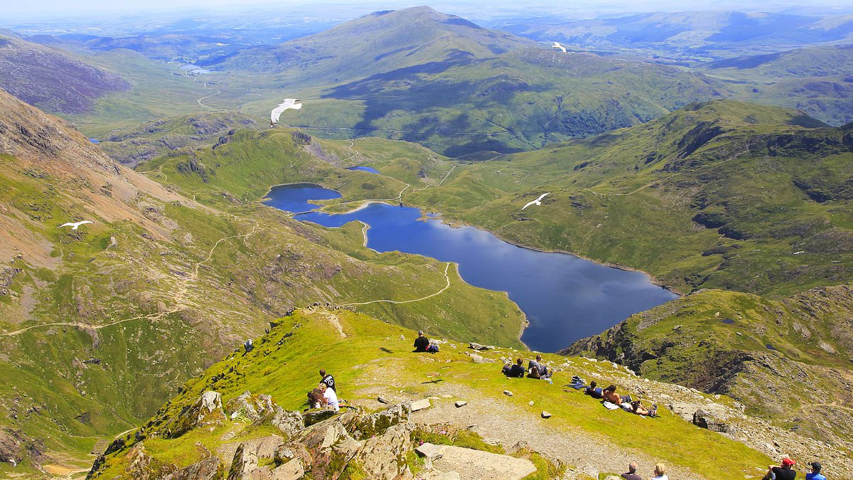alert-–-two-women-dead-after-emergency-services-raced-to-snowdonia:-bodies-pulled-from-water-at-popular-pool