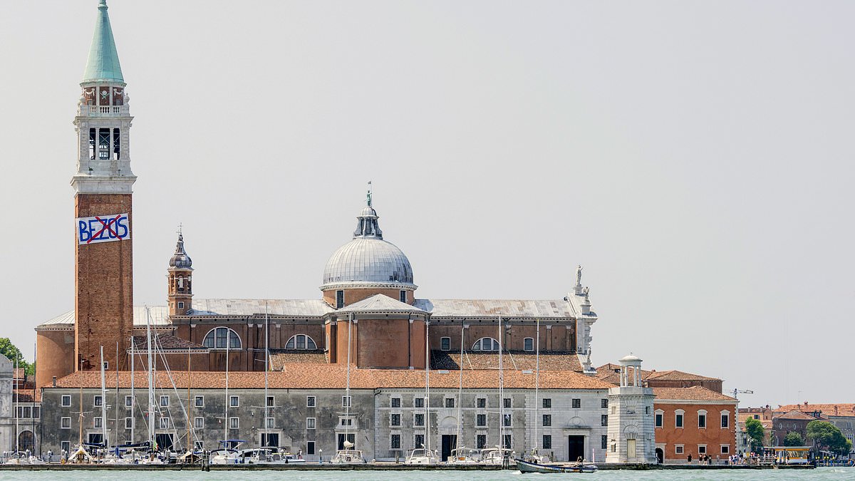 alert-–-buzz-off,-bezos!-amazon-tycoon-and-bride-to-be-lauren-sanchez-get-an-early-wedding-message-from-venice-protesters