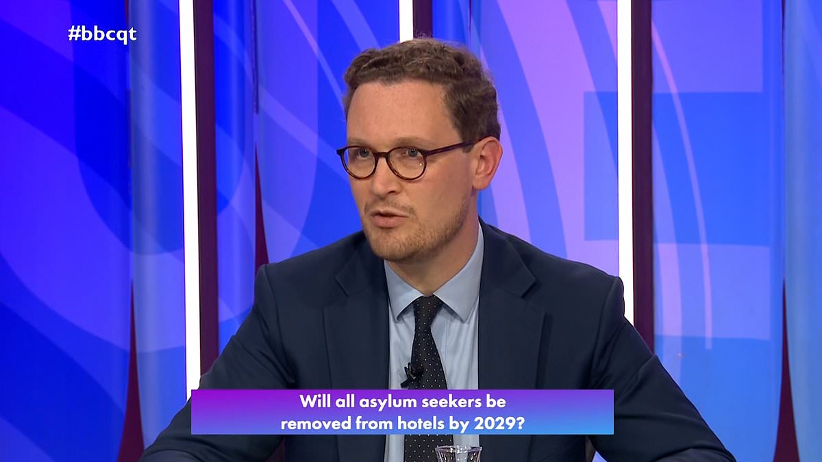 alert-–-labour-minister-who-claimed-majority-of-channel-migrants-were-women-and-children-now-says-he-was-only-talking-about-one-boat-–-as-nearly-1,000-more-cross-to-uk