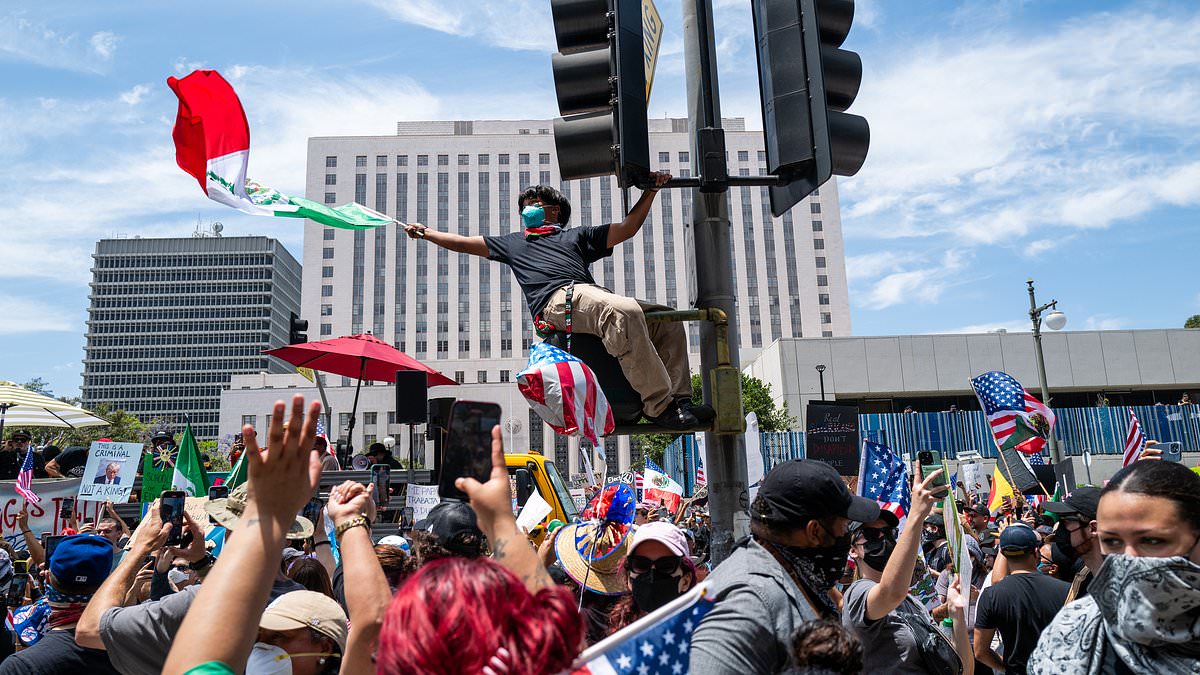 alert-–-four-cops-injured-and-man-drives-into-crowd-of-protesters-as-‘no-kings-day’-rallies-descend-into-chaos
