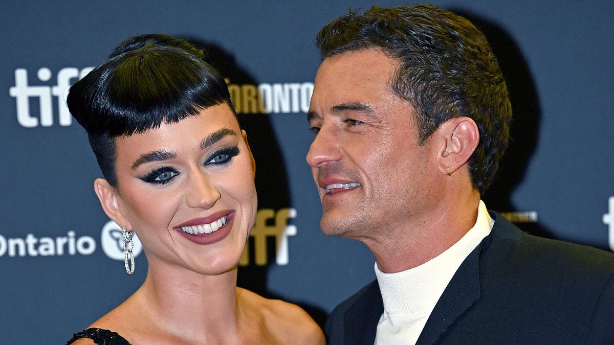 alert-–-pop-sensation-katy-perry-surprises-fans-at-melbourne-nightclub-and-shouts-free-drinks-during-australian-tour