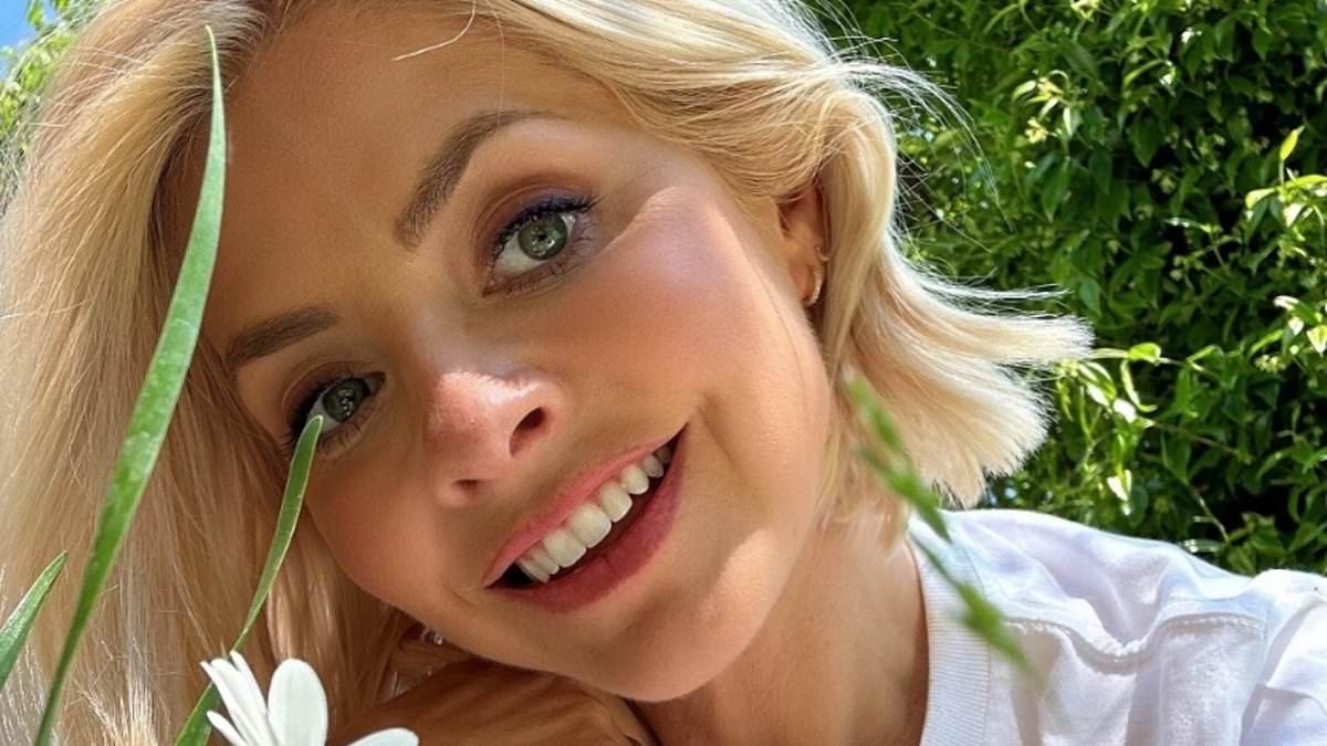 alert-–-holly-willoughby-shares-sweet-snap-of-her-dad-as-she-joins-laura-woods-and-coleen-rooney-in-leading-father’s-day-tributes