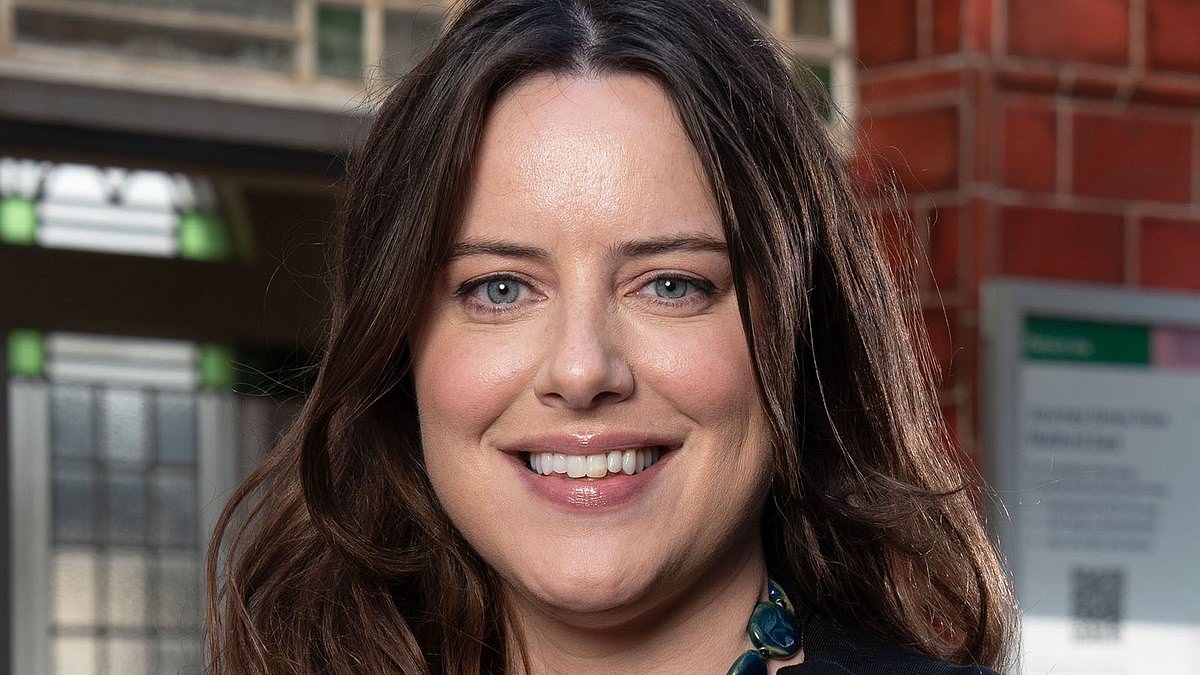 alert-–-eastenders-icon-zoe-slater-returns-to-the-soap-as-michelle-ryan-reprises-her-role-after-20-years-(and-she’s-back-for-good!)