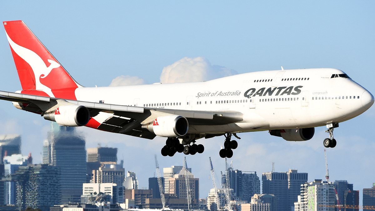 alert-–-qantas-pilot’s-terrifying-cockpit-act-just-seconds-after-landing-in-sydney
