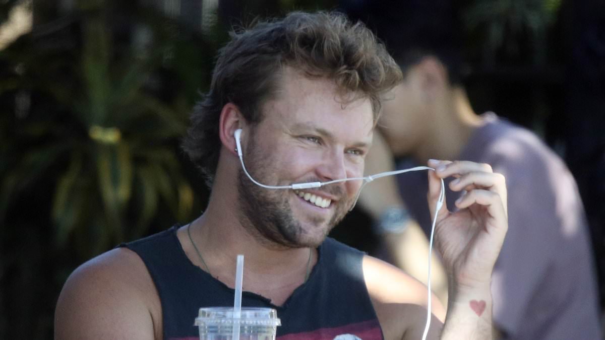 alert-–-guess-who!-aussie-heartthrob-looks-almost-unrecognisable-while-enjoying-a-low-key-lunch-in-los-angeles