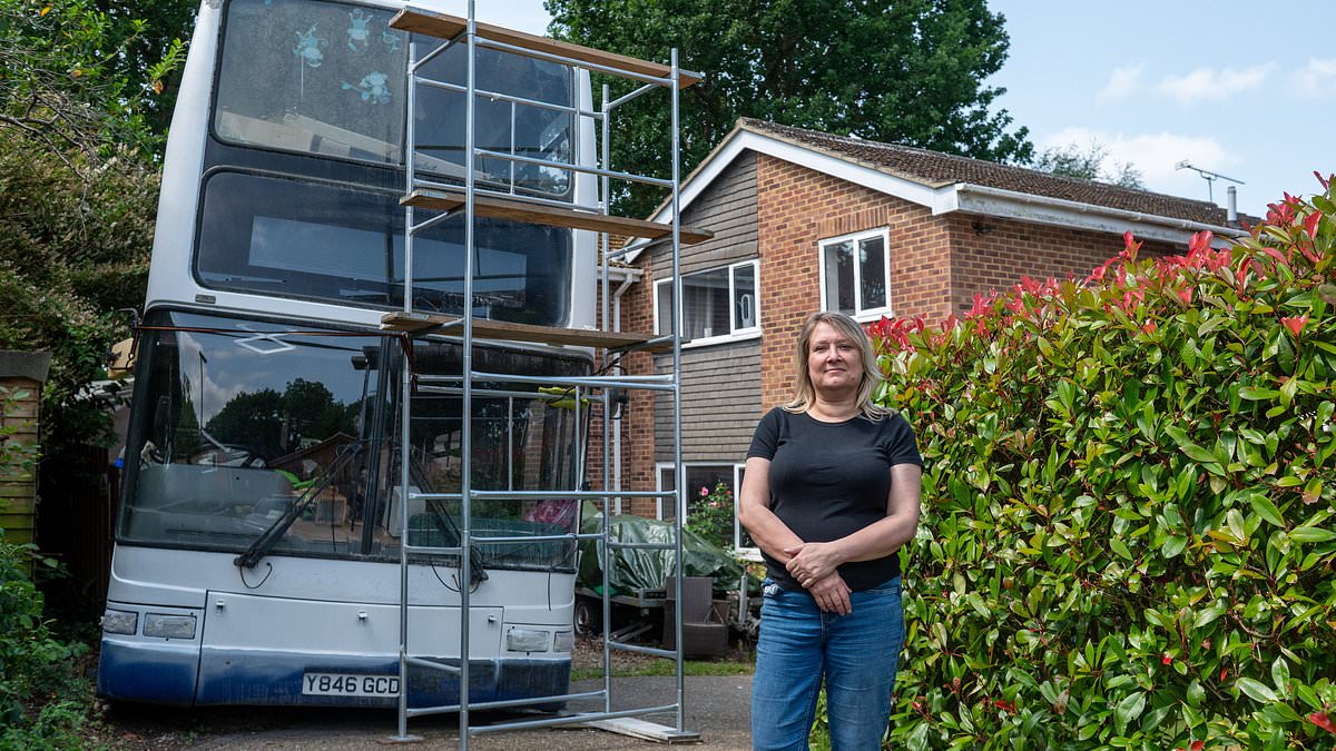 alert-–-neighbours-at-war-after-mother-who-parked-double-decker-bus-on-her-driveway-to-renovate-it-was-hit-by-‘asbo’-after-snobby-complaints