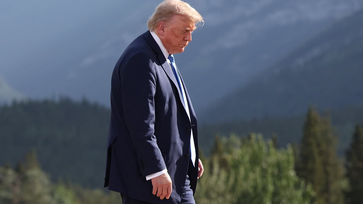 alert-–-trump-sparks-concerns-over-the-appearance-of-his-hands-again-in-pictures-from-the-heated-g7-summit