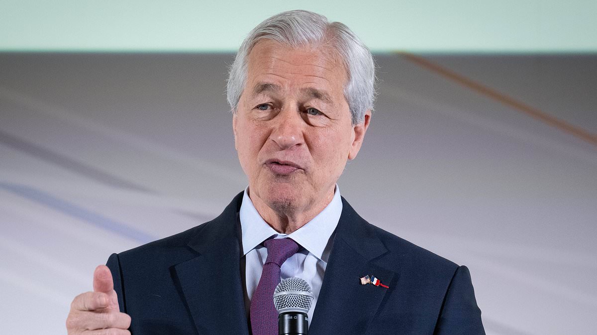 alert-–-jpmorgan’s-anti-wfh-crusader-jamie-dimon-lets-top-europe-chief-work-3,000-miles-from-his-team