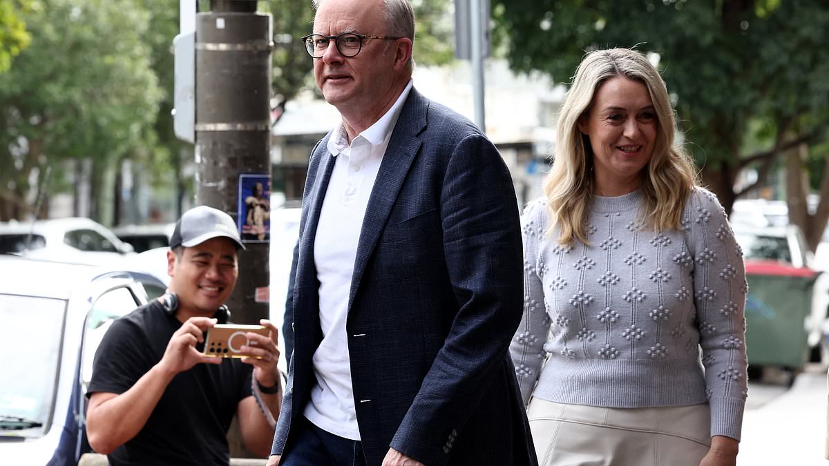alert-–-3aw-host-neil-mitchell-sounds-the-alarm-about-jim-chalmer’s-tax-plan