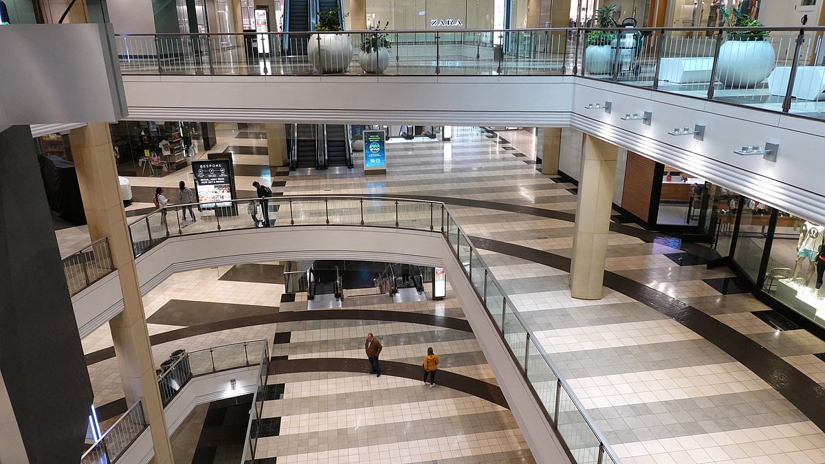 alert-–-san-francisco’s-biggest-mall-loses-another-clothing-store-as-businesses-battle-theft-and-run-down-environment