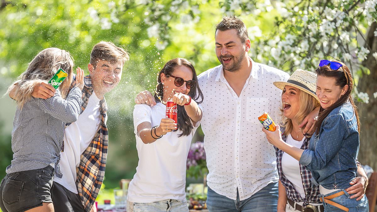 alert-–-soda-fans-claim-they-have-discovered-coca-cola’s-latest-bizarre-cost-cutting-trick