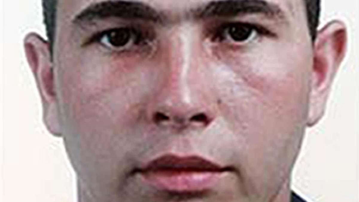 alert-–-firearms-officer-who-shot-dead-jean-charles-de-menezes-says-he-would-do-anything-to-turn-back-time-as-he-apologies-to-his-grieving-family