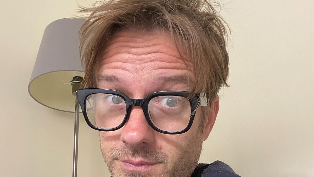 alert-–-fame-academy-star-is-unrecognisable-22-years-after-show-as-he-continues-music-career-gigging-around-england
