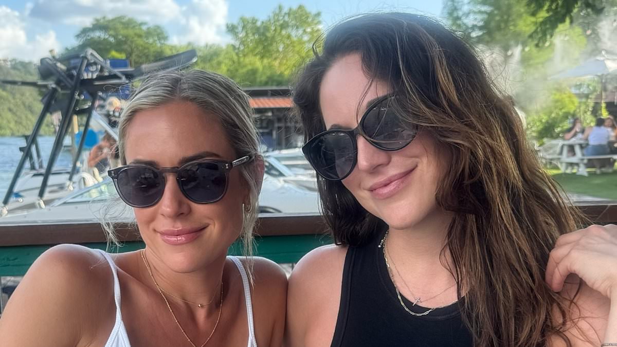 alert-–-kristin-cavallari-flashes-her-pert-backside-in-string-bikini-during-lake-trip