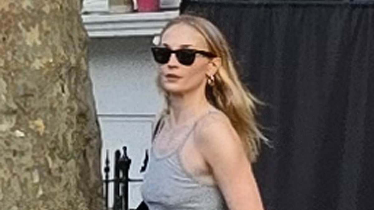 alert-–-sophie-turner-‘reconciles-romance’-with-aristocrat-peregrine-pearson-as-pair-enjoy-cosy-lunch-date-after-reconnecting-on-social-media