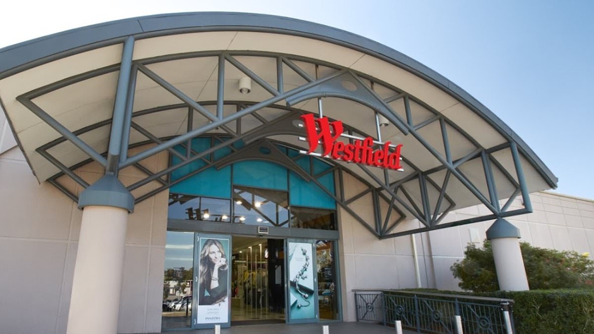 alert-–-horror-scenes-as-two-teenagers-are-stabbed-in-front-of-terrified-shoppers-at-mt-druitt-westfield