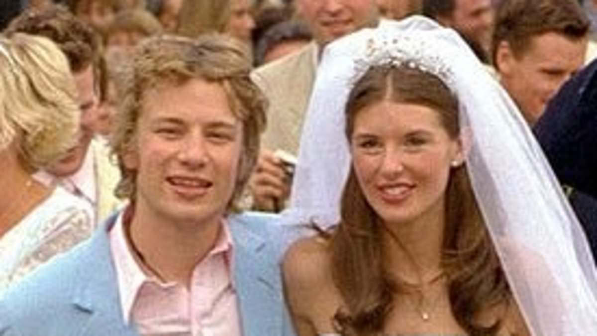 alert-–-jamie-oliver-shares-sweet-throwback-wedding-snaps-with-wife-jools-on-their-25th-anniversary-as-he-shares-heartfelt-message