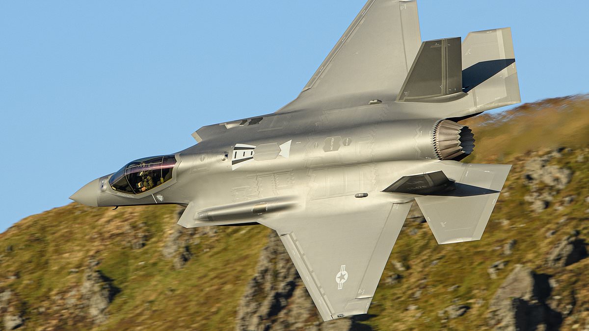 alert-–-britain-is-buying-12-fighter-jets-that-can-drop-nuclear-bombs,-sir-keir-starmer-will-announce