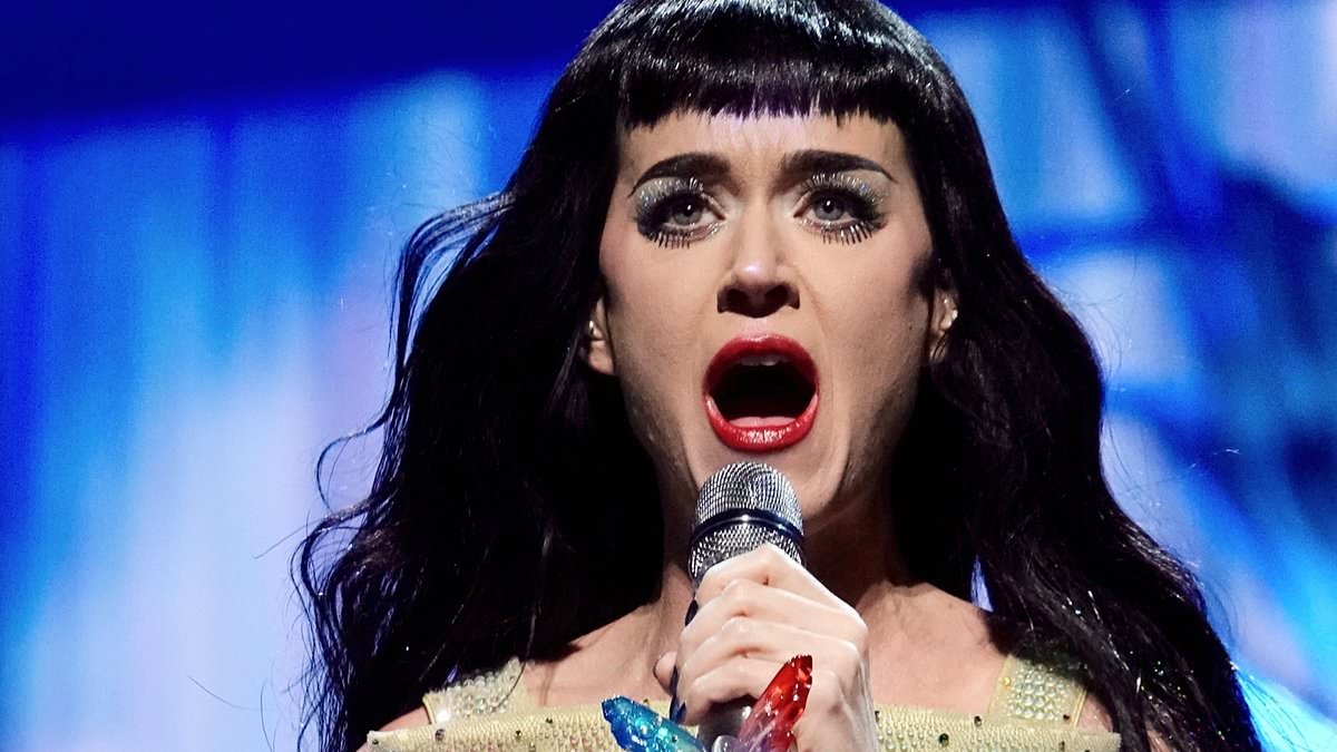 alert-–-katy-perry-shocks-fans-as-she-smacks-a-toy-labubu-out-of-concertgoer’s-hand-during-aussie-show-amid-split-rumours-with-fiance-orlando-bloom