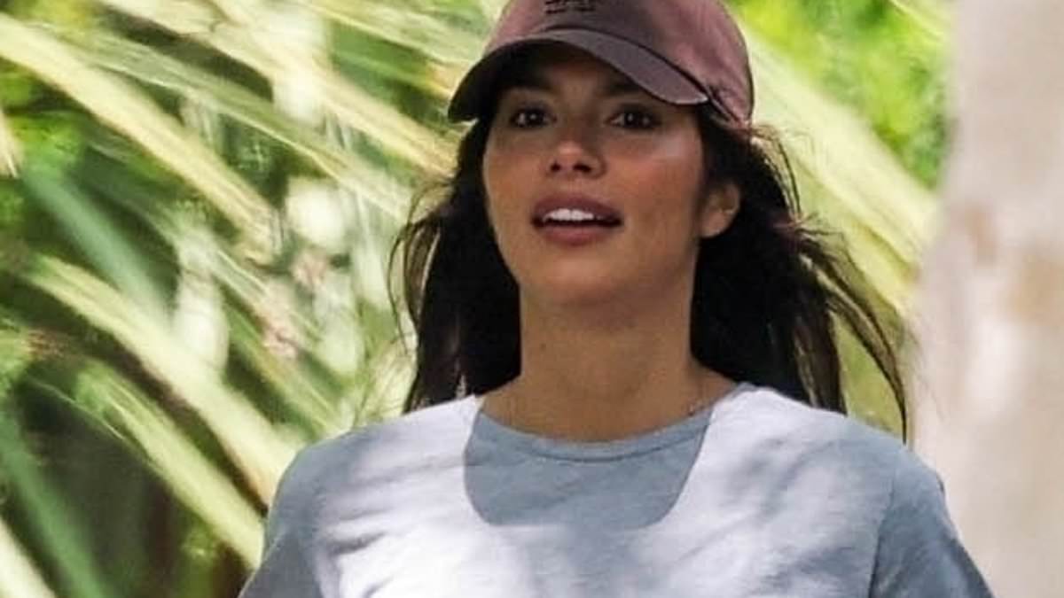 alert-–-showing-up-lauren-sanchez!-patrick-whitesell’s-aussie-wife-shows-off-her-natural-beauty-as-she-steps-out-in-la-–-while-his-ex-wife-pulls-out-all-the-stops-in-epic-venice-wedding-to-jeff-bezos