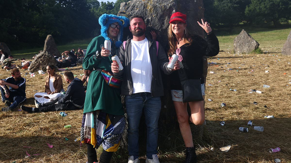 alert-–-britain-braces-for-‘killer’-heatwave:-temperatures-set-to-hit-35c-as-government-issues-weather-health-warning-for-glastonbury-weekend
