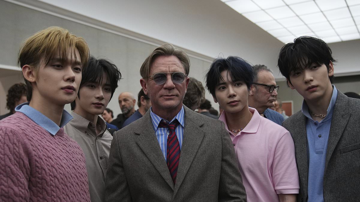 alert-–-daniel-craig-looks-stylish-in-a-tweed-blazer-as-he-joins-south-korean-band-tomorrow-x-together-at dior-homme -show-during-paris-fashion-week