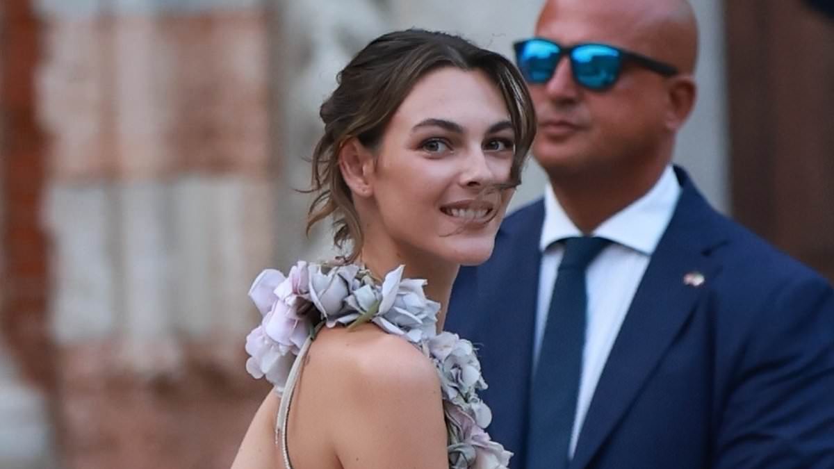 alert-–-leonardo-dicaprio’s-girlfriend-vittoria-ceretti-exudes-glamour-in-a-backless-gown-as-she-joins-the-actor-in-venice-for-lauren-sanchez-and-jeff-bezos’-pre-wedding-dinner
