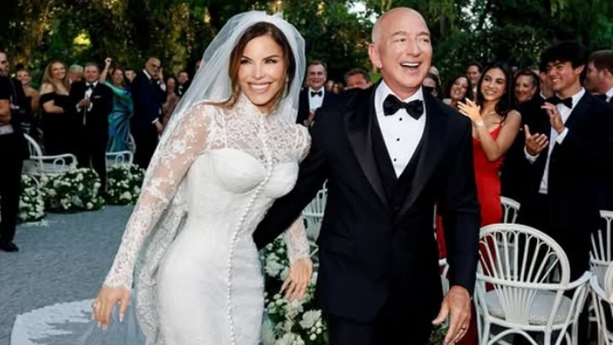 alert-–-bleary-eyed-kardashian-sisters-bail-on-bezos-sanchez-wedding…-as-bride’s-shameless-gift-to-guests-is-revealed