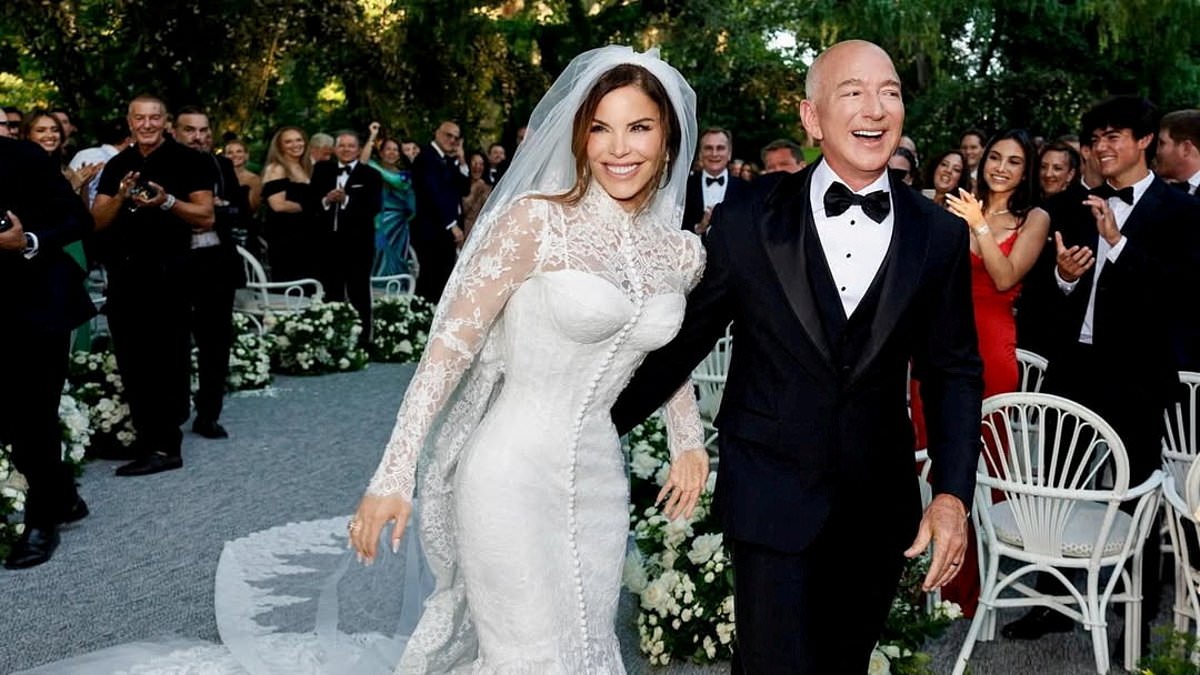 alert-–-jeff-bezos-and-lauren-sanchez-appear-ahead-of-star-studded-venetian-party-after-‘wedding-of-the-century’:-live-updates