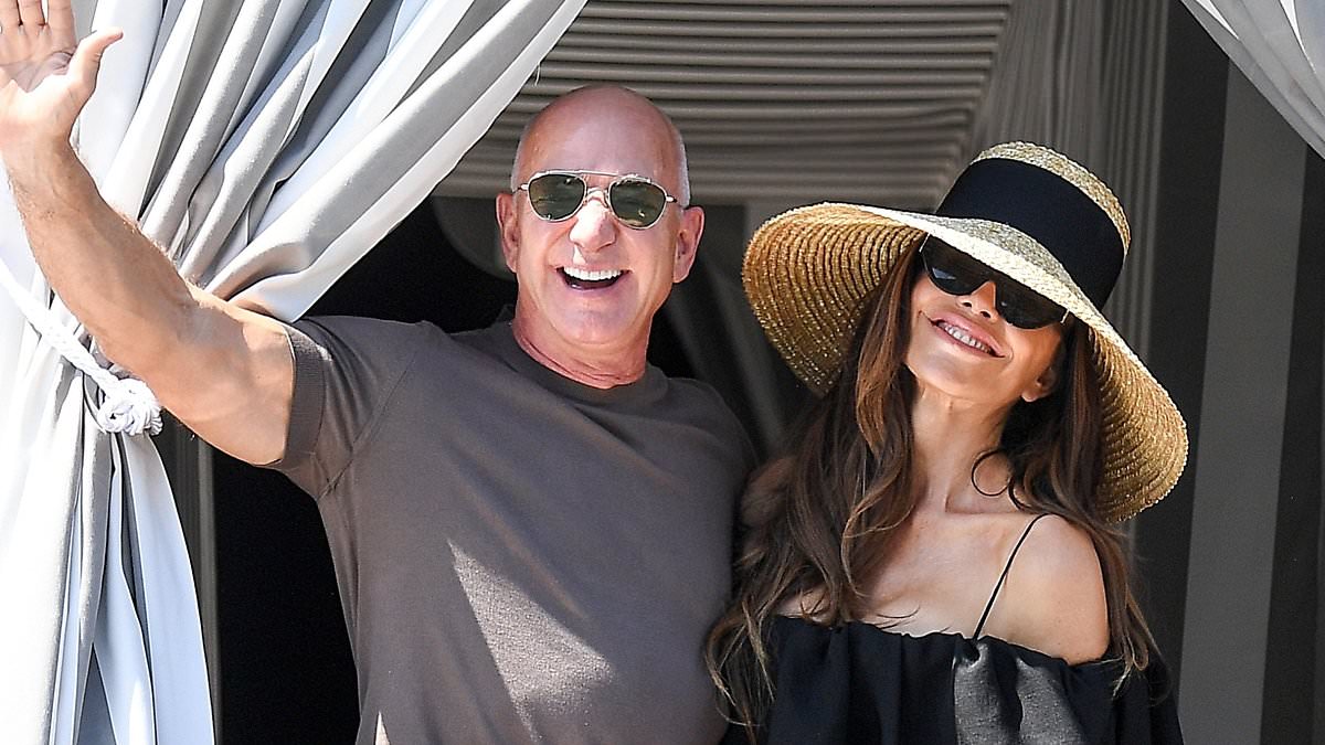 alert-–-jeff-bezos’-three-word-response-after-new-bride-lauren-sanchez-is-cornered-by-mob-of-italian-journalists:-live-updates