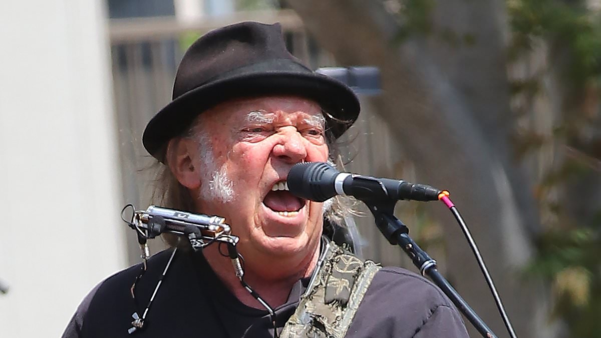 alert-–-neil-young-does-a-u-turn-as-glastonbury-set-will-get-bbc-broadcast-after-he-said-the-festival-was-‘under-corporate-control’