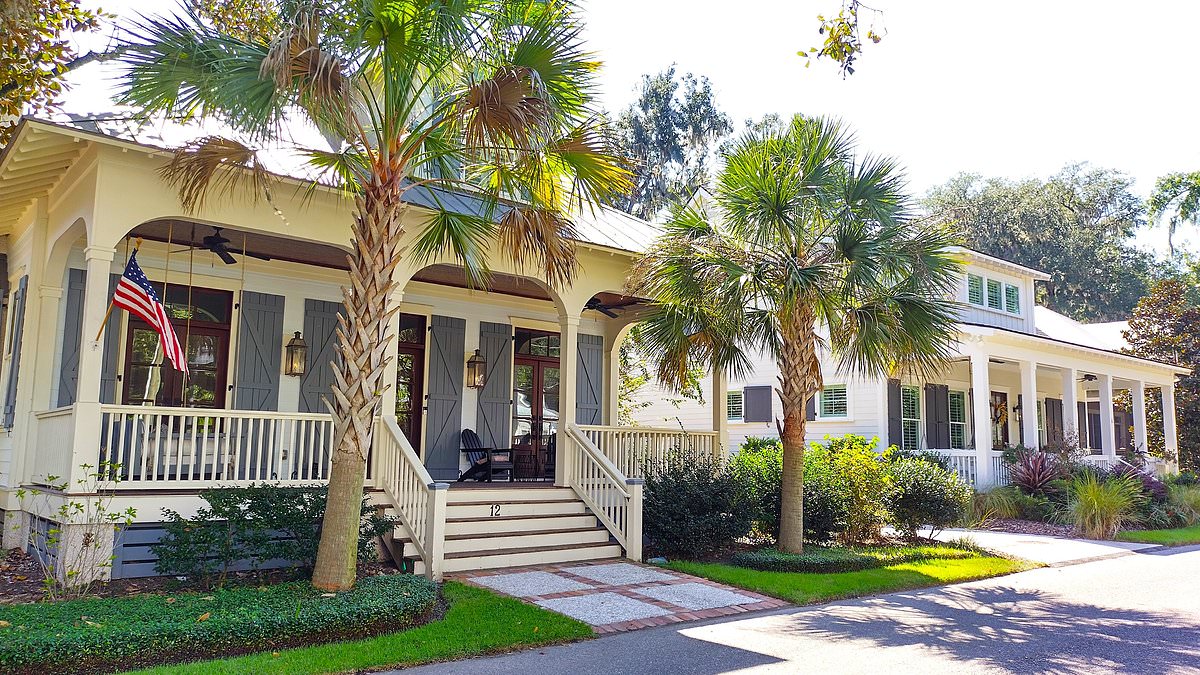 alert-–-the-quintessential-southern-town-where-everyone-knows-their-neighbor-becomes-new-hotspot-after-population-boom