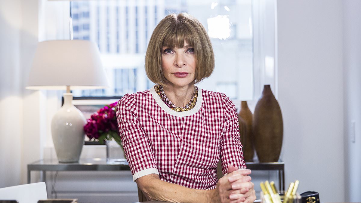 alert-–-fly-on-the-wall-account-of-what-really-happened-when-anna-wintour-told-stunned-vogue-staff-she-was-leaving