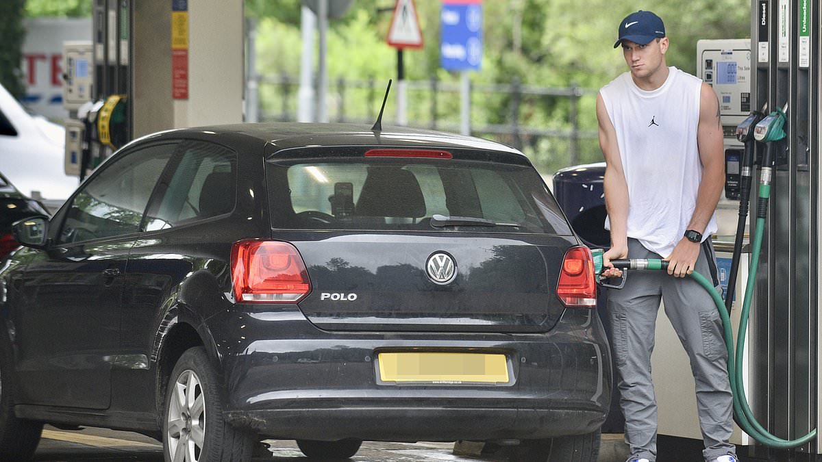 alert-–-jack-draper-could-be-in-for-3million-payout-if-he-wins-wimbledon-this-year…-in-which-case-the-british-number-one-could-swap-his-humble-1,000-polo-for-a-porsche-like-emma-raducanu