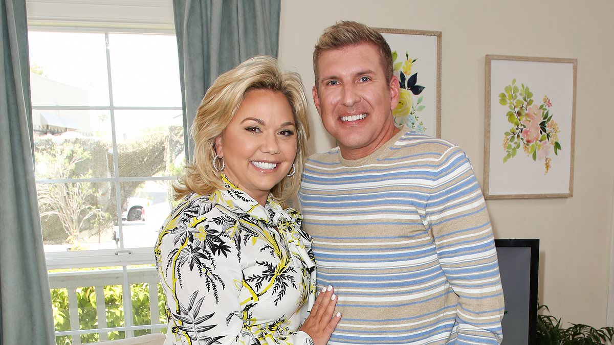 alert-–-todd-and-julie-chrisley-break-silence-on-their-‘weird’-reunion-after-2-years-apart-while-in-prison