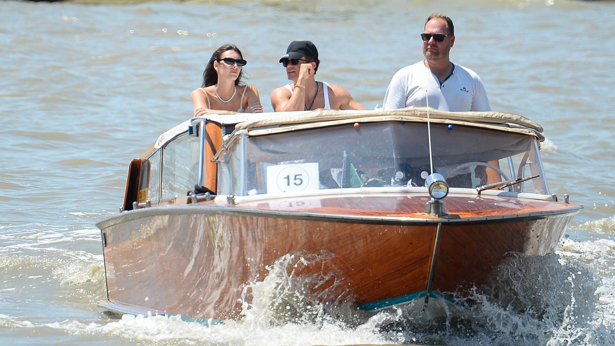alert-–-orlando-bloom-has-cozy-chat-with-leonardo-dicaprio’s-girlfriend-at-bezos-sanchez-wedding-amid-katy-perry-split