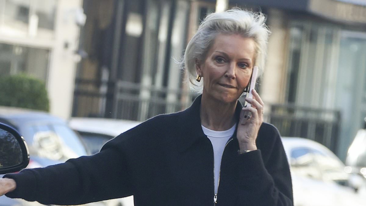 alert-–-parking-fines?-pocket-change!-rich-lister-mcobeauty-boss-shelley-sullivan-leaves-her-bmw-in-a-no-stopping-zone-to-shop-at-high-end-jeweller-van-cleef-&-arpels